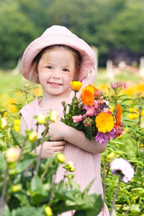 Petite fille a la ferme