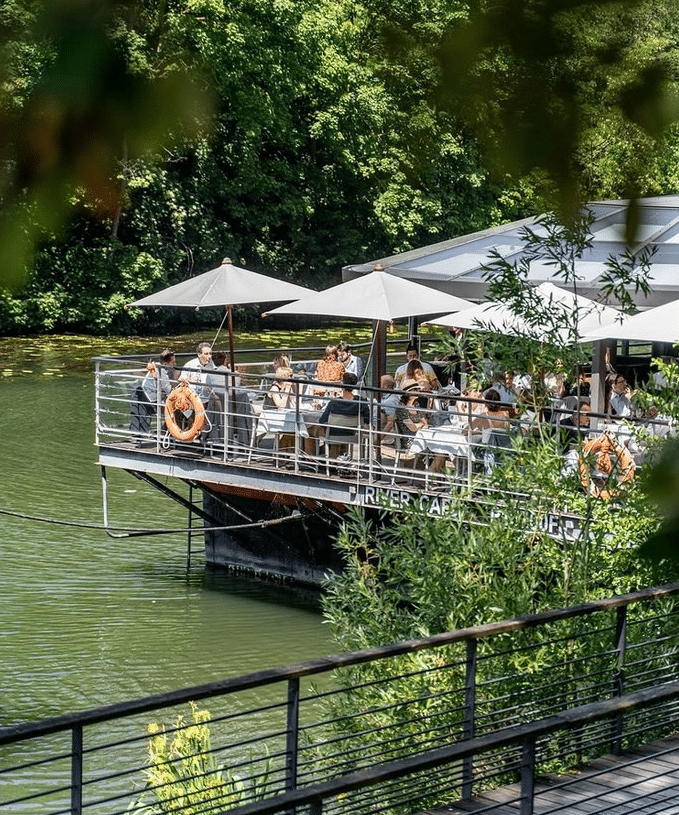 Restaurant au bord de l'eau .. Paris Ouest