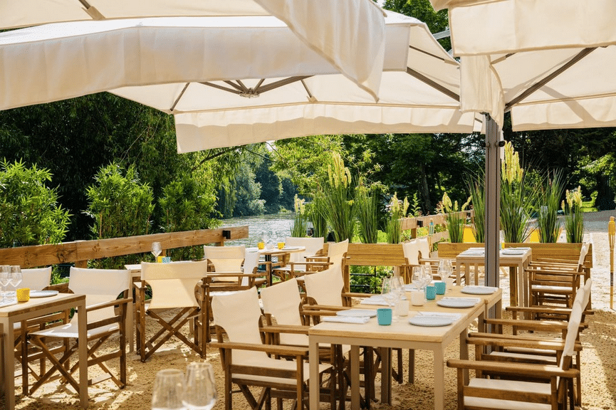 Restaurant au bord de l'eau .- Paris Ouest